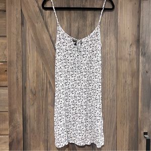 NWT!! Pretty Little Things Floral Dress!